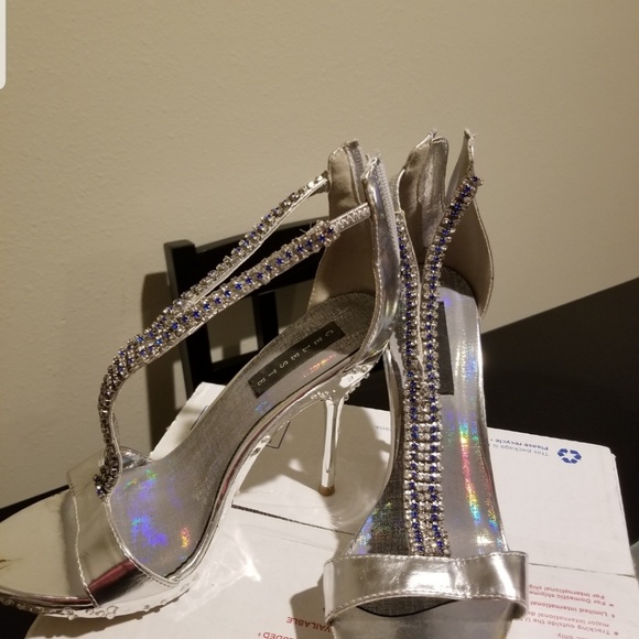 Silver Heels - Picture 2 of 3